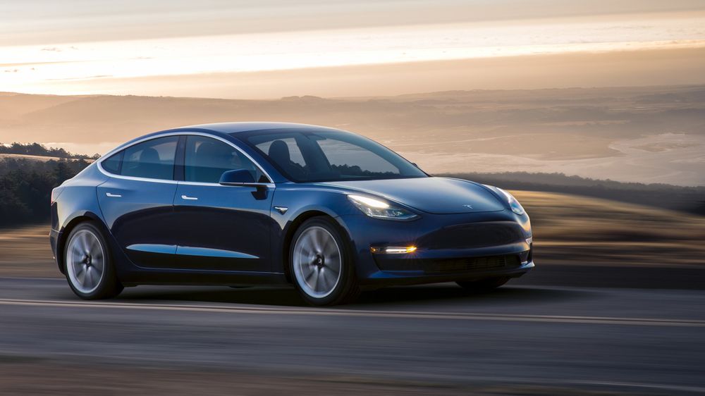 Tesla Model 3 ще има по-бърза версия през 2018